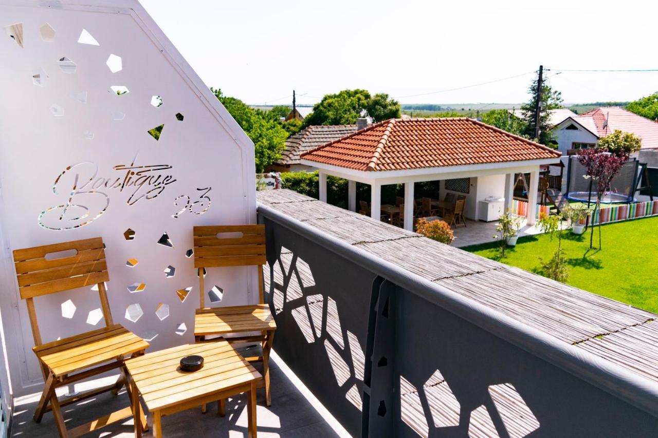 ホテル Boutique 23 Douăzeci şi Trei August エクステリア 写真