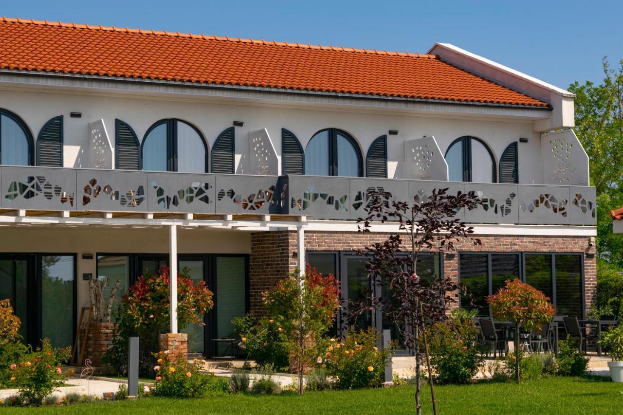 ホテル Boutique 23 Douăzeci şi Trei August エクステリア 写真