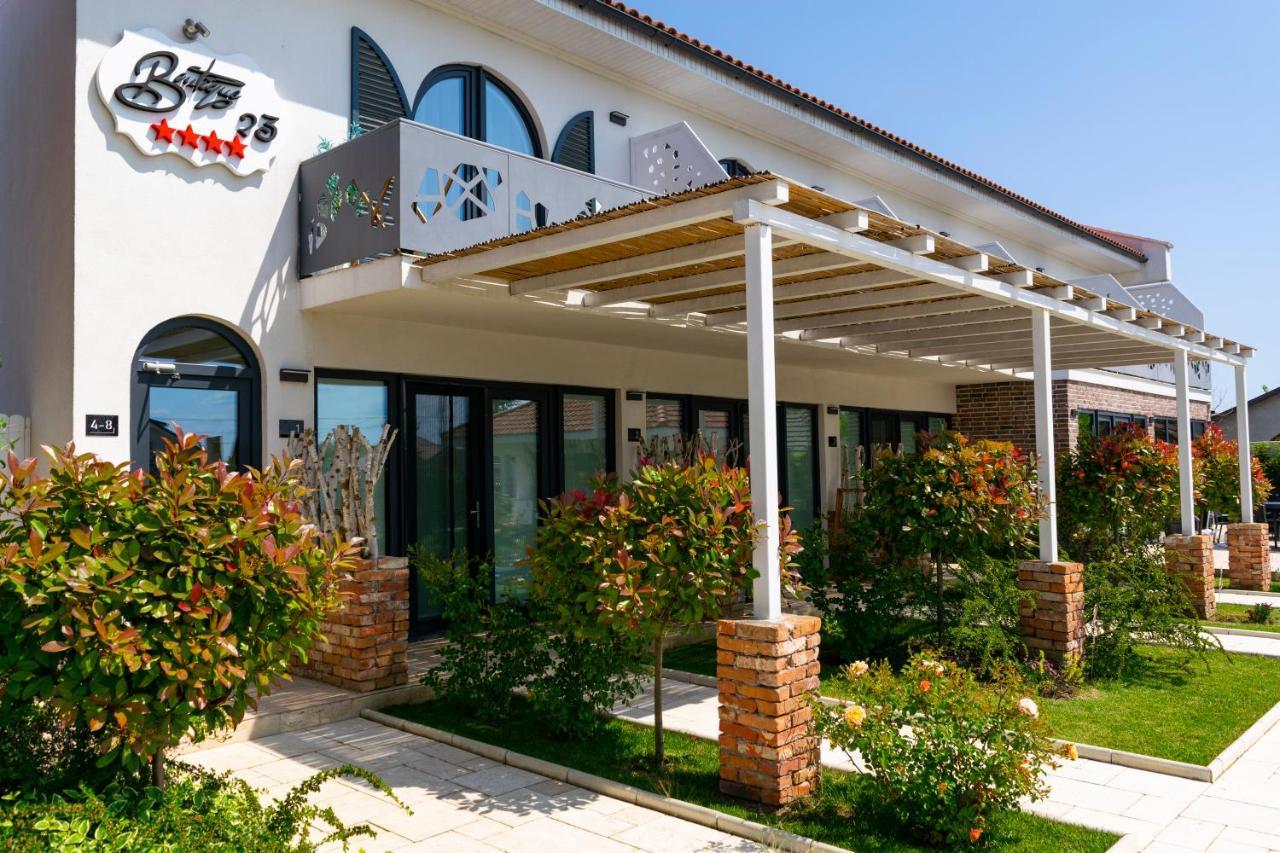 ホテル Boutique 23 Douăzeci şi Trei August エクステリア 写真