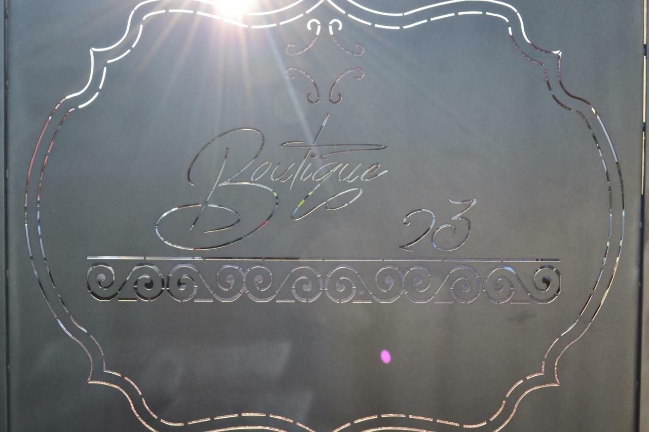 ホテル Boutique 23 Douăzeci şi Trei August エクステリア 写真
